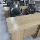 مكاتب وكراسي