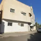 للبيع عماره مكونه من 4 شقق