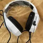 سماعة جديدة ما فيها شي بس ميكروفون ما فيها