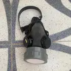 قناع كيماوي صدام حسين