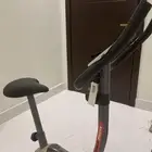 جهاز تمارين دراجه جديد لم يستخدم وطاوله شاشه جديده