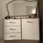 تسريحة نظيفة مع كرسي