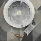 لمبات بيضاء