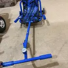 سكوتر وسيارة ودباب