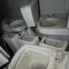 أبواب وكراسي أفرنجي ومغاسل الخزف