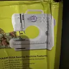مكينة خياط صغيره للبيت بكرتونها