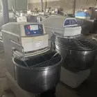 معدات مخبز مكينة صامولي توماتيك  وعجنات