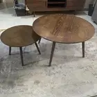 طاولات خشبية