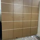 دولاب مع سرير مع كومدينه مع تسريحه بحاله جيده