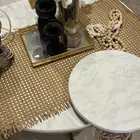 طاولة مع اربع طاولة خدمه