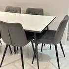 طاولة طعام