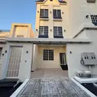 للبيع شقه ارضيه ببايكة سيارة وشقه علويه ف حي الموسي