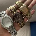 ساعات للزينة مافيها حجار الحبة ب 10 ريال بس كلهم ب30