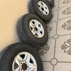 للبيع أربع كفرات وجنوطها