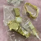 ساعات قديمه بعضها مطلي ذهب