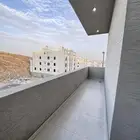 للبيع شقق علوي مع أطلاله خارخيه مساحات وسيعه سعر550 الف