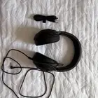يد سوني 5 اصليه وسماعة Razer x (جديدة) ب300 بيع مستعجل