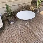 طاولة من ايكيا