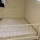 سرير شبه جديد