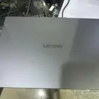 لابتوب جديد مع اغراضه