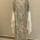 فستان مستعمل يوم واحد فقط لونه ابيض شك مقاس 4