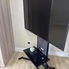 شاشه مع حامل