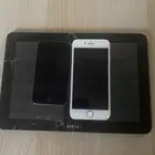 ثلاثة اجهزة ايفون 7 و ايبود و تاب سامسونج.