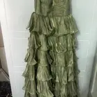 فستان للبيع لبسته مره وحده فقط و نظيف. والمقاس s