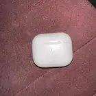 سماعه ايربودز نظيف كرتون موجود وشاحن واغراضها كامله .