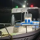 قارب لي النزهه والصيد والسباحه للعوائل و الافراد