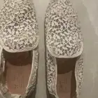 كعب زهري وبوت رجالي وشوز تومس نسائي