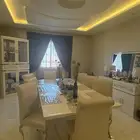 طقم طاوله طعام من 8كراسي. ودولاب طويل وبوفيه 2000 ريال.