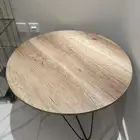 طاوله خشب نظيفه