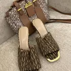 شنطة وكعب من ماركة ديكني ابيعها كلها مع بعض با الف وميتين