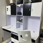 مكتبه