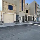 فيلا روف دور ثانى مع ملحق بدرج خارجى باالقرب من نادى ضمك