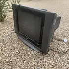 تلفزون  شغال ما يشتكي  من اي شي