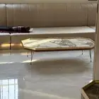 طاوله مع خدمتها ومروحه