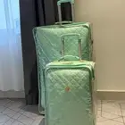 شنطتان وحده كبيره ووحده صغيره