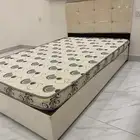 سرير ودوشق للبيع