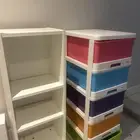 دولاب تخزين ملون ومكتبة من ايكيا