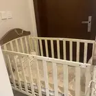 سرير للبيع وهزاز أطفال قابل للتفاوض