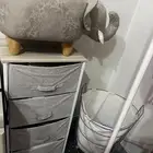 اكسسوارات غرفة وحدة ادراج وكرسي شكل فيل وسلة قماشية