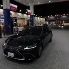 لكزس es اسود 2023 ماشي 14الف