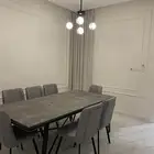 للبيع طاولة طعام مع بوفيه