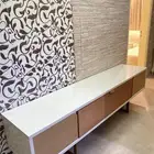 طاولة تلفزيون شبه جديد