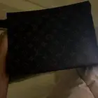 شنطة ال  ي Lv pouch