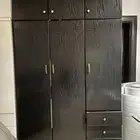 دولاب ملابس اسود