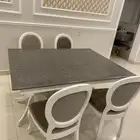 طاولة طعام اربع كراسي شبه جديدة