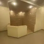 شقة للبيع مدخلين 4 غرف 3 دورة مياه وصاله صغيره ومطبخ مكشوف